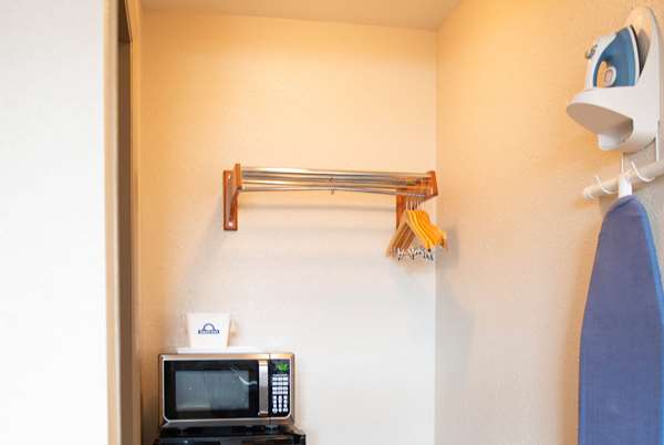  - Days Inn Waynesboro - I-64, Exit 94