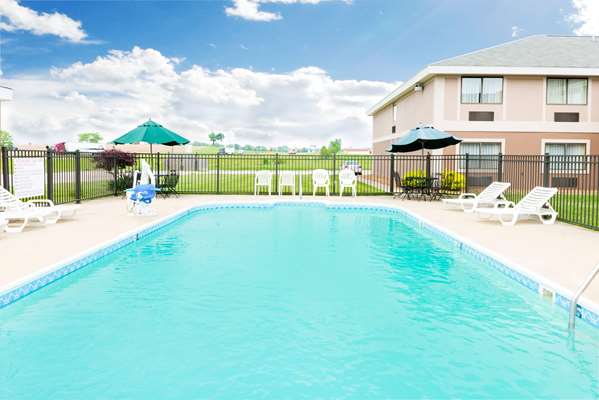 Pool - Ramada Inn Vandalia - I-70, Exit 61