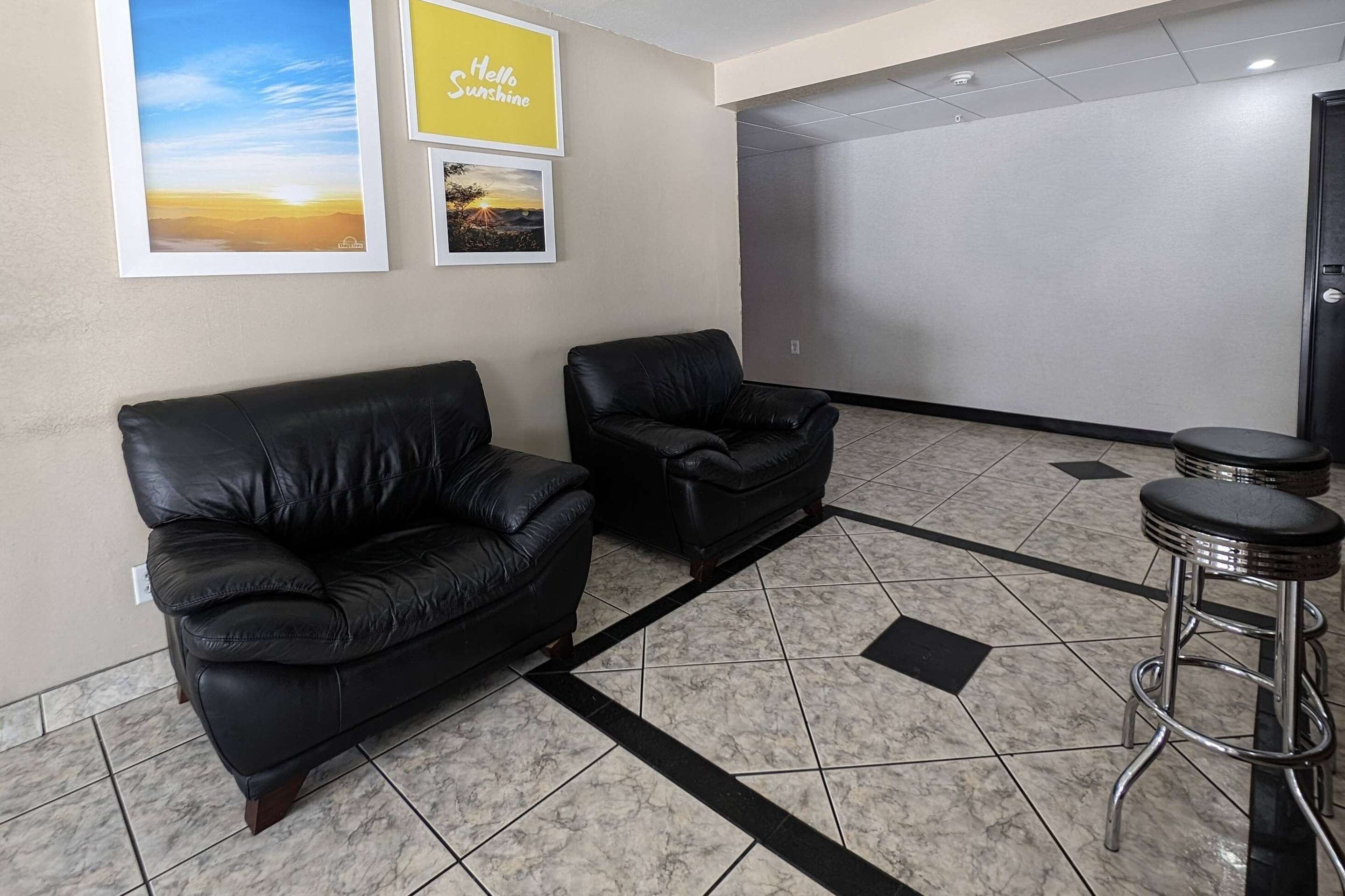 Lobby | Days Inn by Wyndham Flagstaff I-40