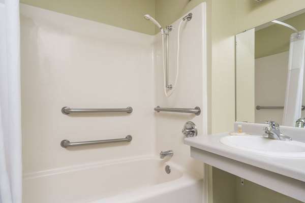  - Days Inn West Eau Claire