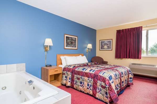 Suite - Days Inn West Eau Claire