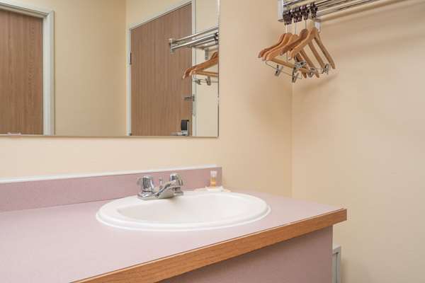  - Days Inn West Eau Claire