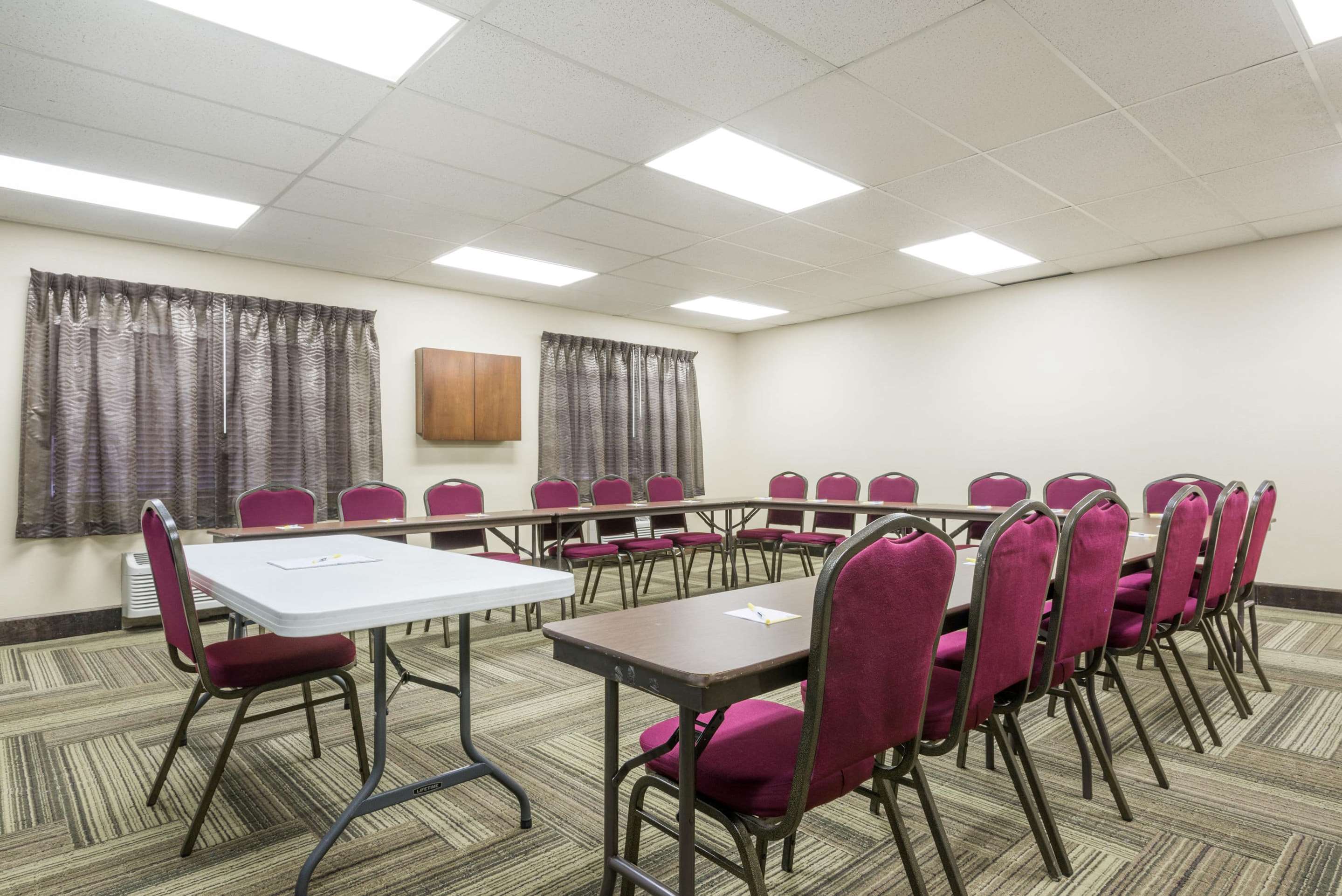 Meeting Room | Days Inn by Wyndham Ashland