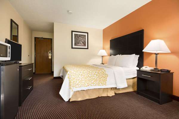  - Days Inn Greenwood
