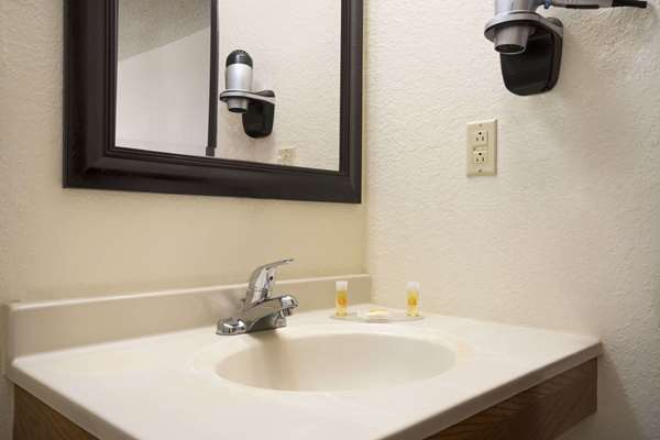  - Days Inn Greenwood