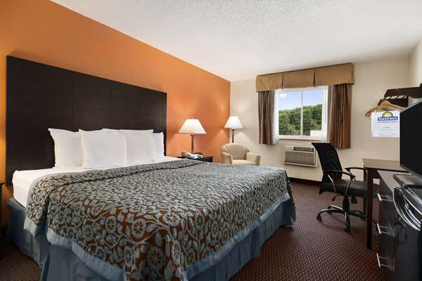  - Days Inn Greenwood