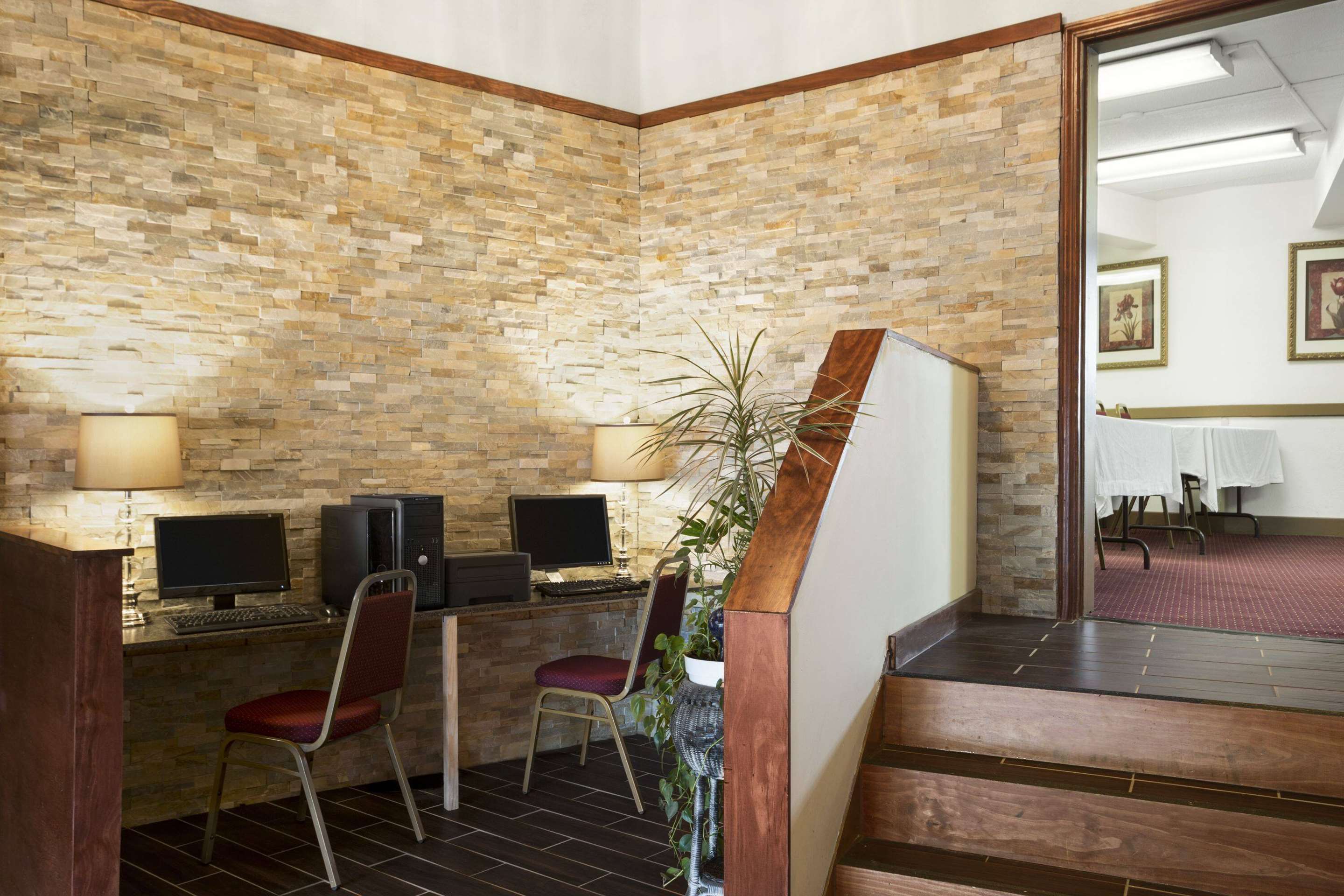 Lobby | Days Inn by Wyndham New Stanton PA