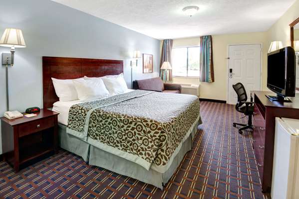  - Days Inn Albuquerque West - I-40, Exit 155