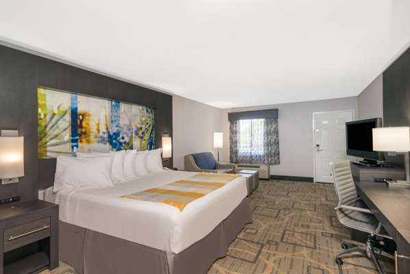 Suite - Days Inn North Asheville