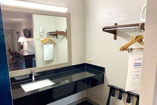  - Days Inn Canton - I-20, Exit 527