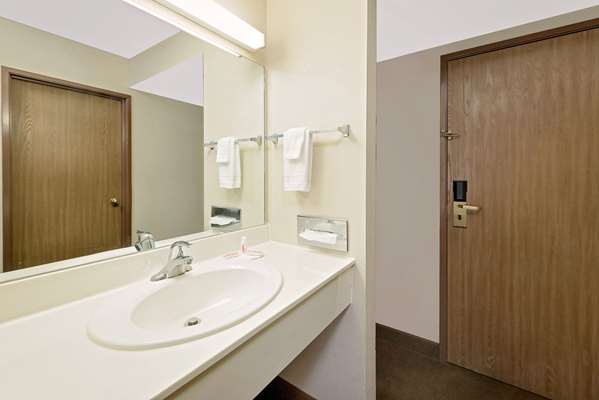  - Days Inn Boonville - I-70, Exit 103