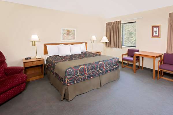  - Days Inn Boonville - I-70, Exit 103