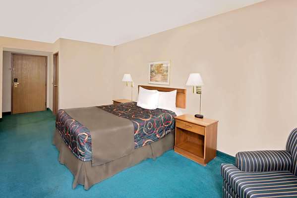  - Days Inn Boonville - I-70, Exit 103