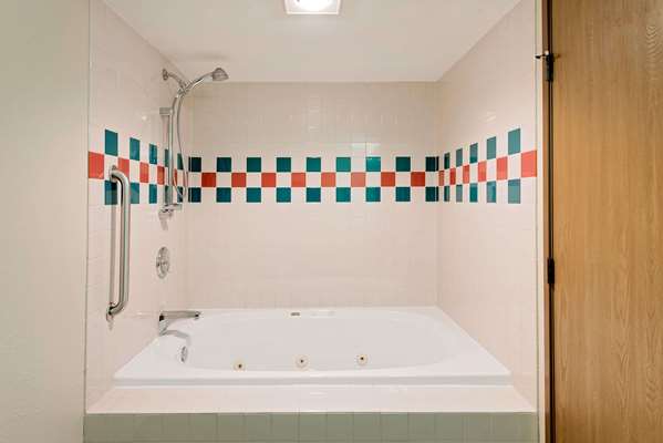  - Days Inn Boonville - I-70, Exit 103