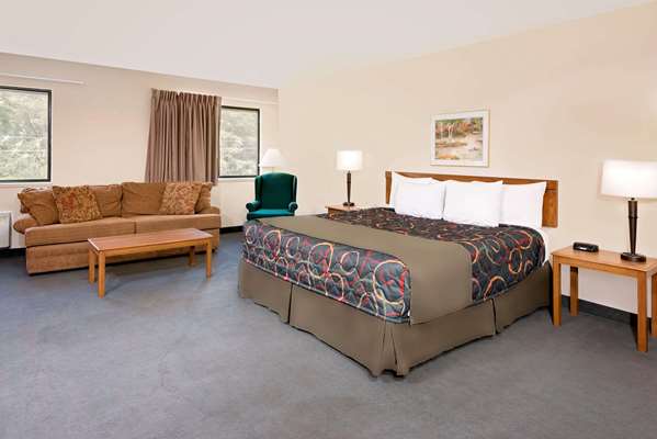  - Days Inn Boonville - I-70, Exit 103