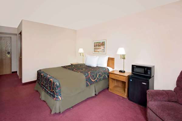  - Days Inn Boonville - I-70, Exit 103