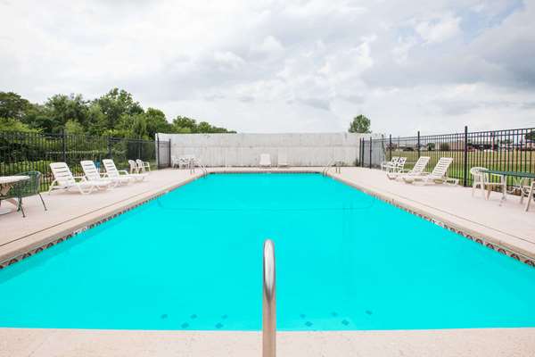 Pool - Days Inn Alma - I-40, Exit 13