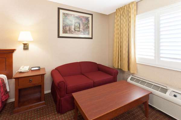  - Days Inn Alhambra