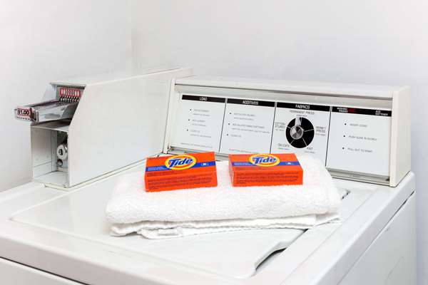 Amenities - Days Inn Alhambra