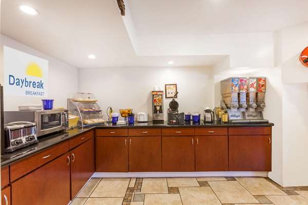  - Days Inn Downtown & University Austin - I-35, Exit 236