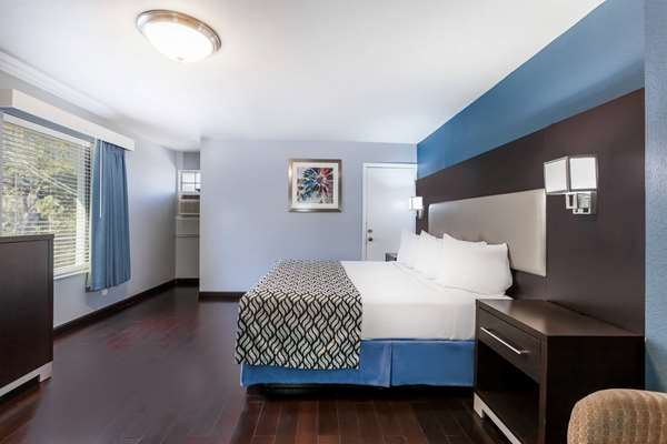  - Days Inn Downtown & University Austin - I-35, Exit 236