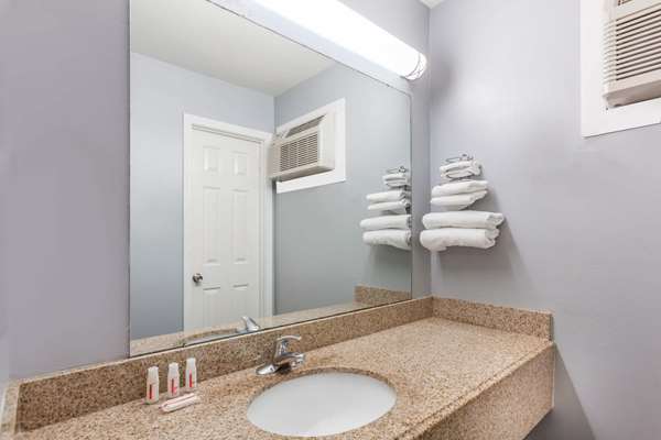  - Days Inn Downtown & University Austin - I-35, Exit 236