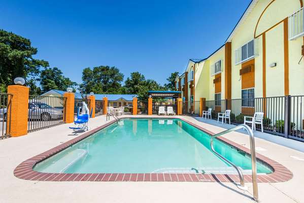 Pool - Days Inn Troy