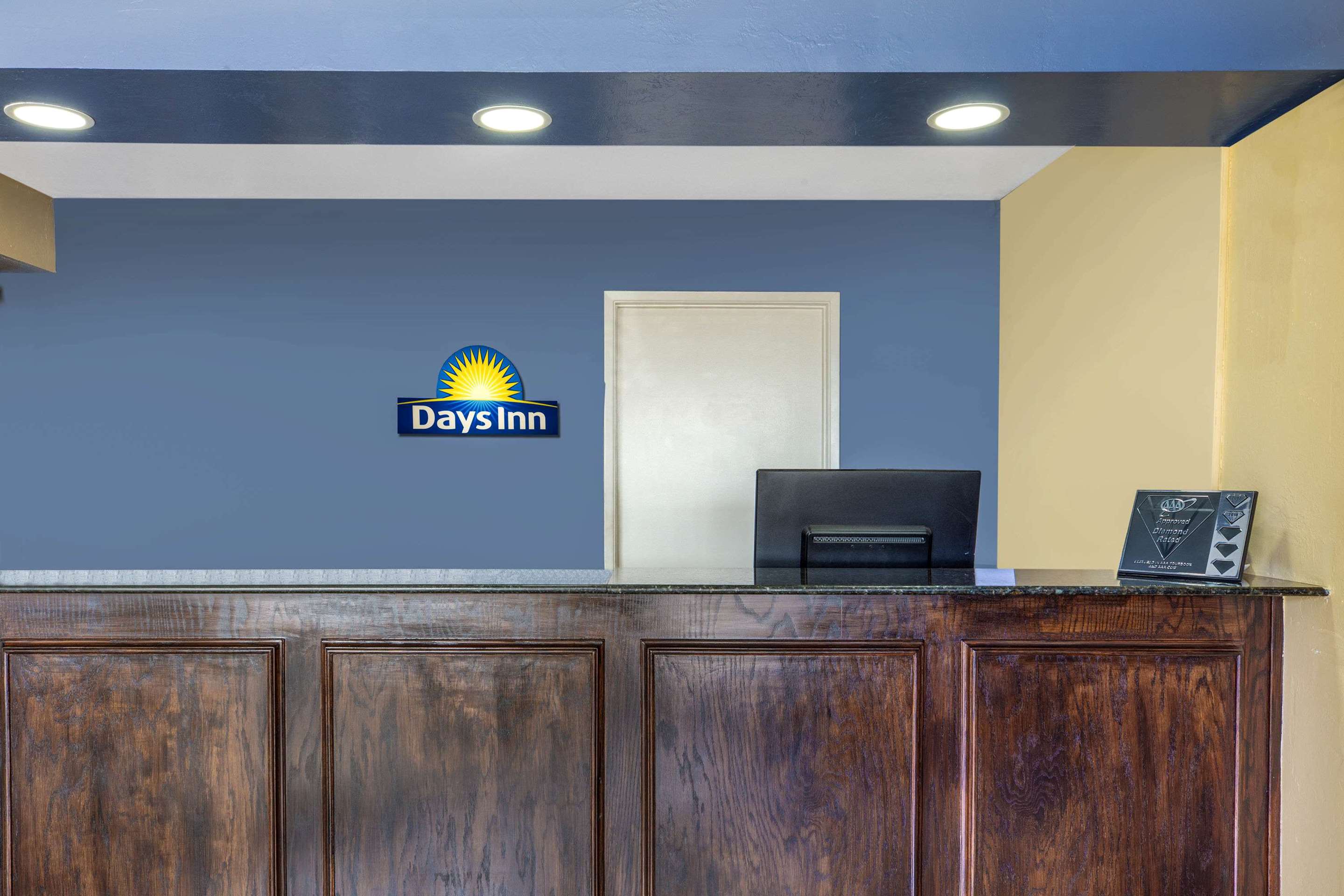 Lobby | Days Inn by Wyndham Banning Casino/Outlet Mall