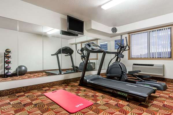 Fitness/ Exercise Room - Days Inn Muncie