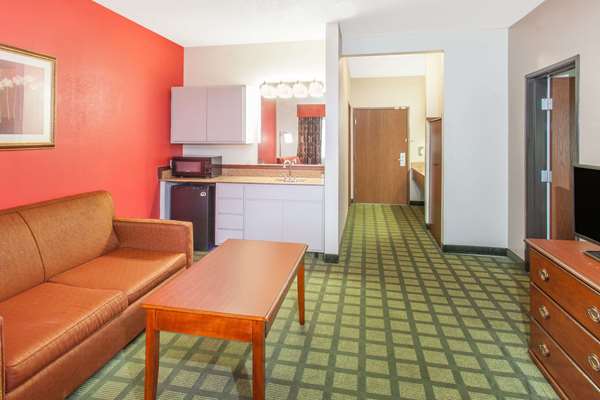  - Ramada Limited Hotel Hickory Point Decatur - I-72, Exit 141