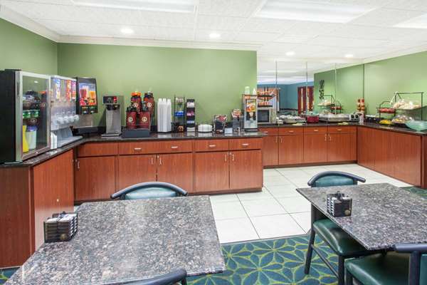  - Ramada Limited Hotel Hickory Point Decatur - I-72, Exit 141