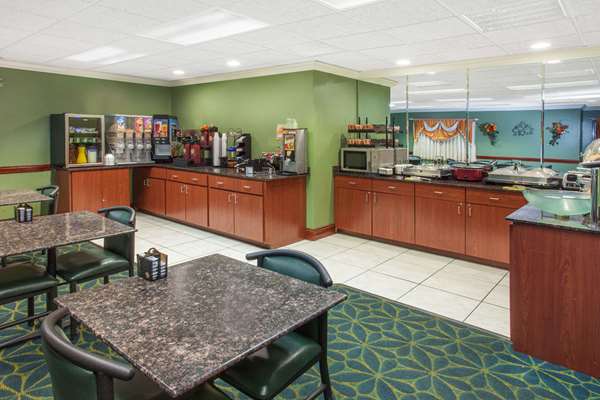  - Ramada Limited Hotel Hickory Point Decatur - I-72, Exit 141