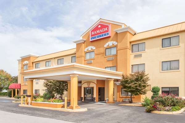 Exterior view - Ramada Limited Hotel Hickory Point Decatur - I-72, Exit 141