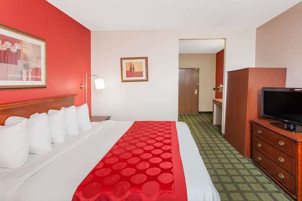  - Ramada Limited Hotel Hickory Point Decatur - I-72, Exit 141