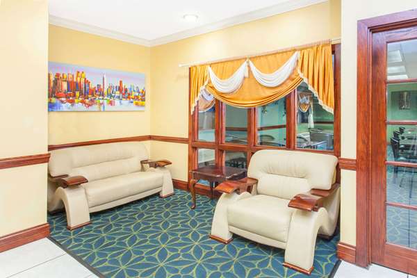  - Ramada Limited Hotel Hickory Point Decatur - I-72, Exit 141