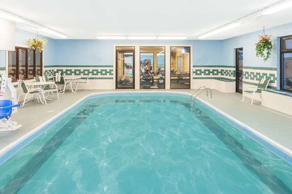 Pool - Ramada Limited Hotel Hickory Point Decatur - I-72, Exit 141
