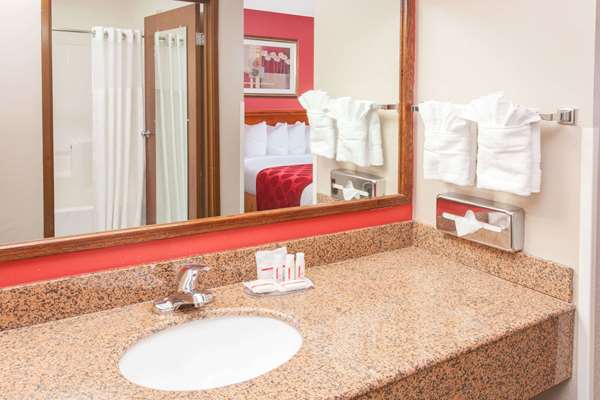  - Ramada Limited Hotel Hickory Point Decatur - I-72, Exit 141