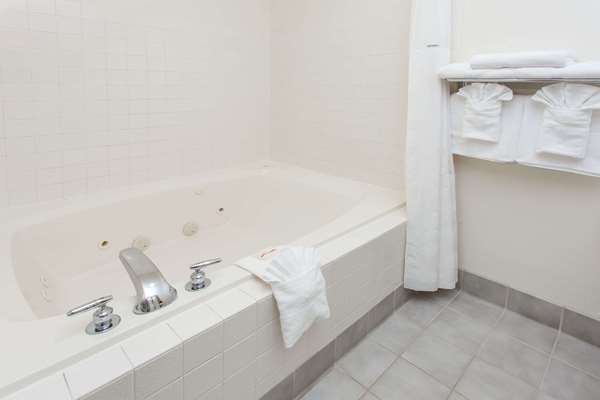  - Ramada Limited Hotel Hickory Point Decatur - I-72, Exit 141