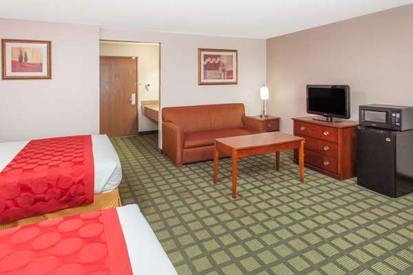  - Ramada Limited Hotel Hickory Point Decatur - I-72, Exit 141