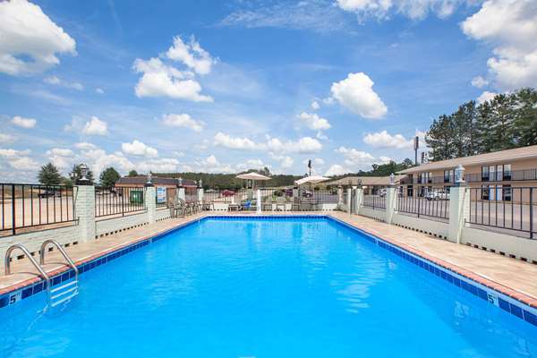 Pool - Days Inn Newton - I-20, Exit 109