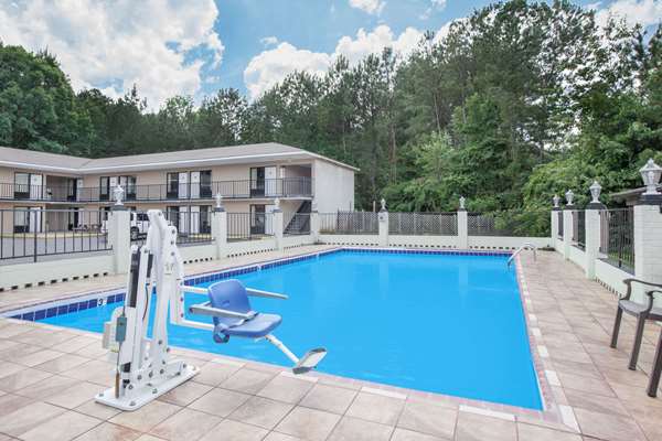Pool - Days Inn Newton - I-20, Exit 109