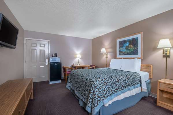 Suite - Days Inn Jamestown - I-94, Exit 258