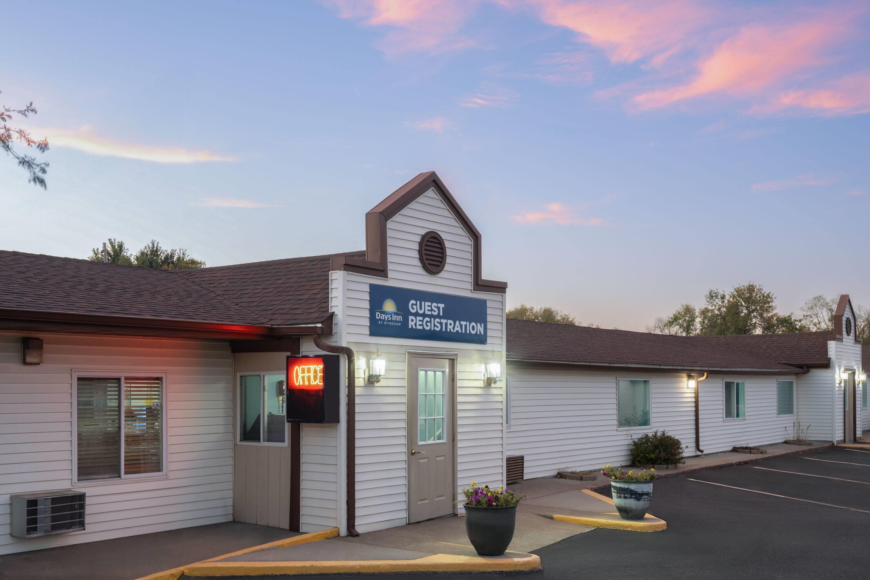 Exterior | Days Inn by Wyndham Jamestown
