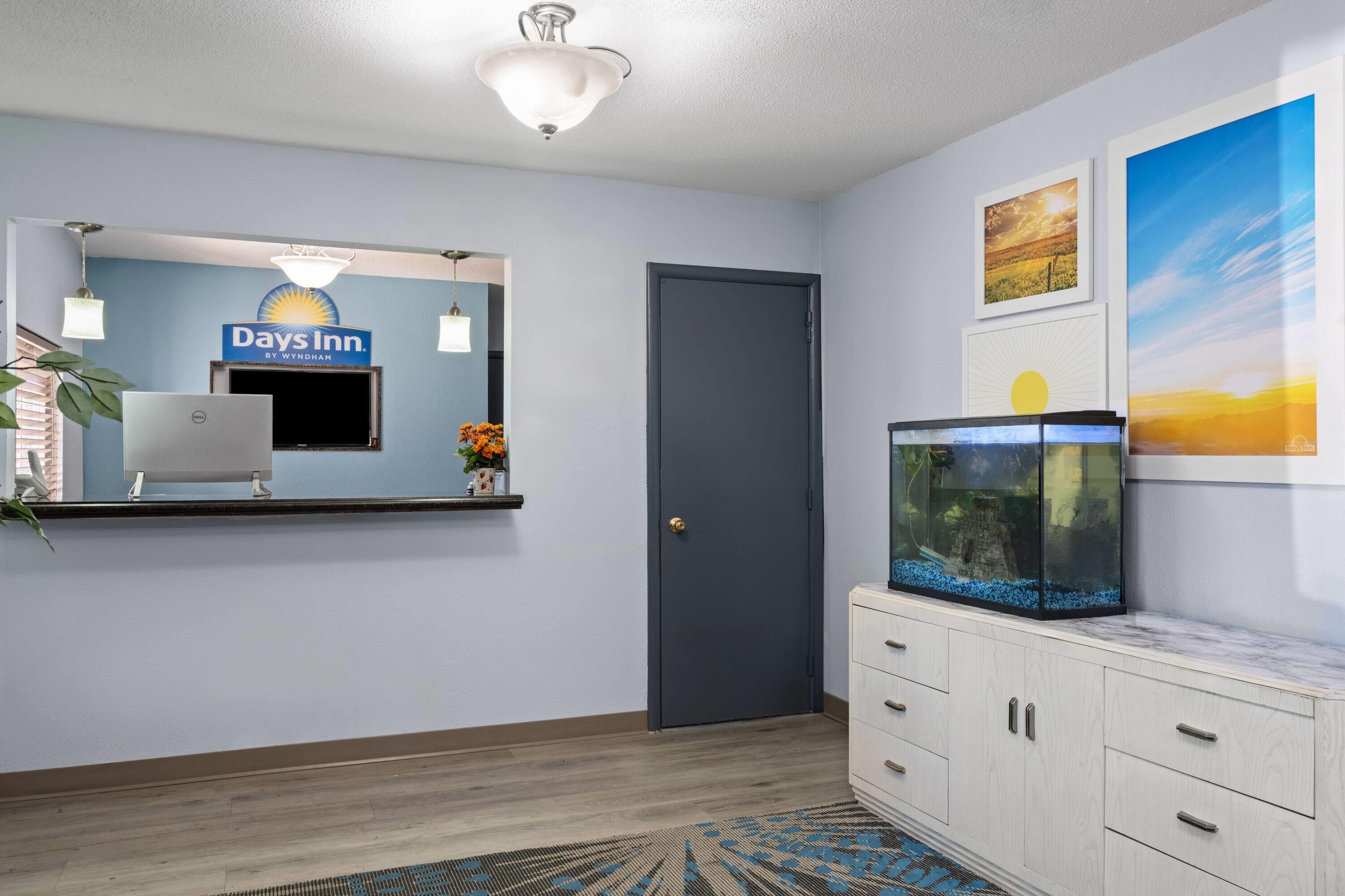 Lobby | Days Inn by Wyndham Jamestown