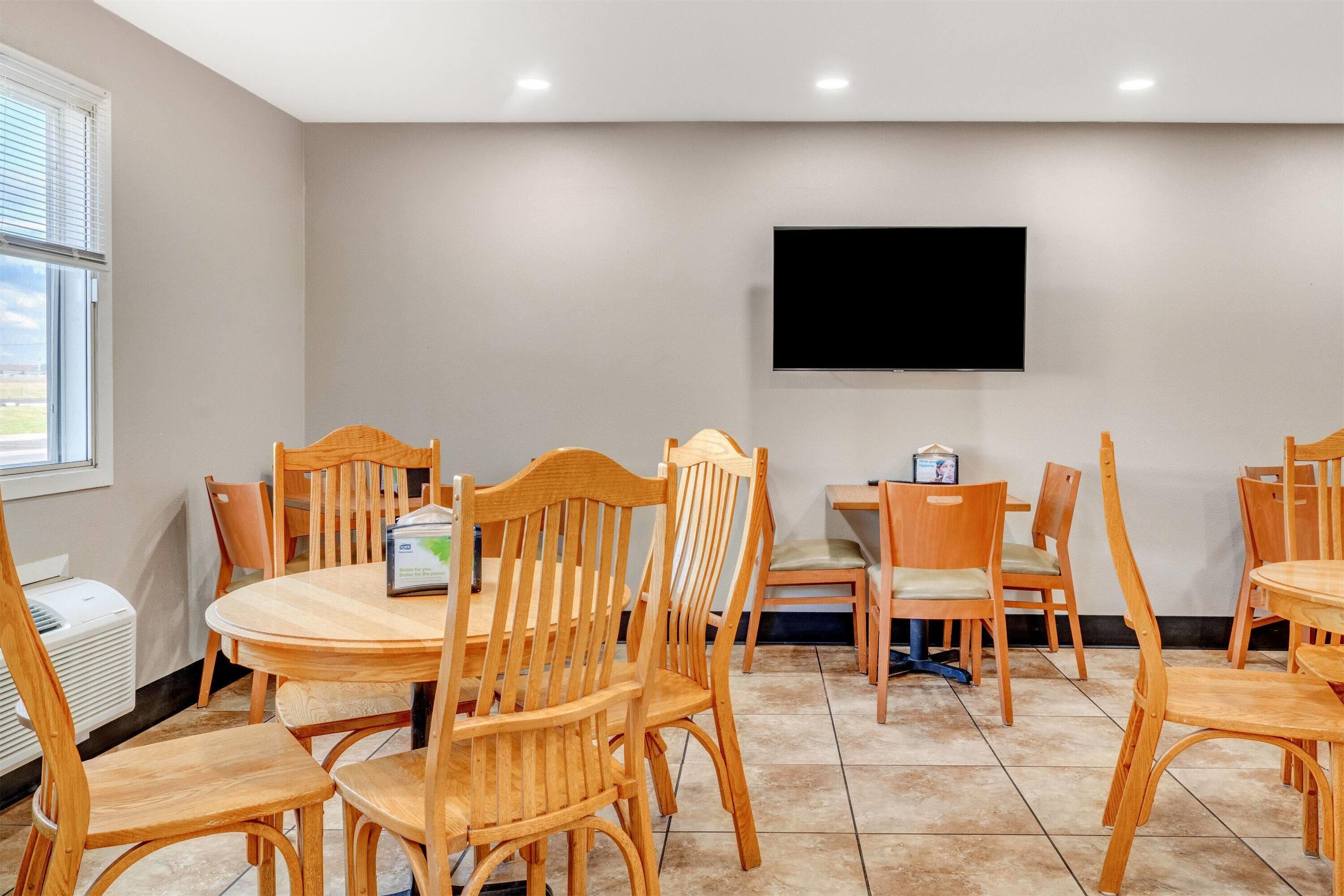 Breakfast Area | Days Inn by Wyndham Billings