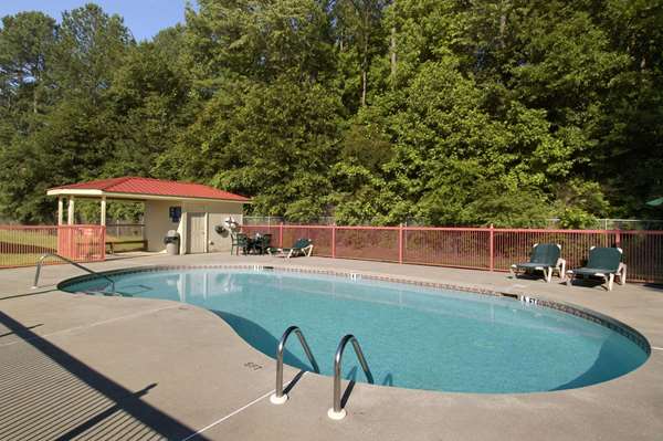 Pool - Days Inn Leeds - I-20, Exit 144