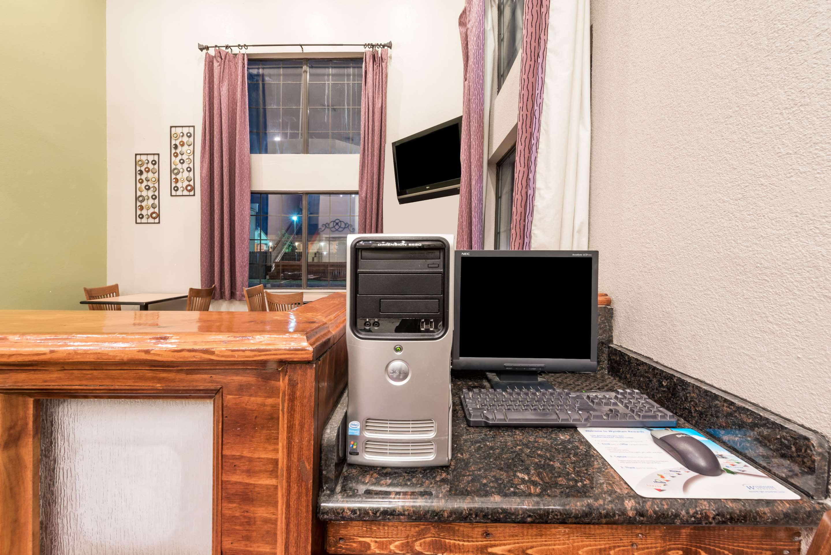 Business Center | Days Inn by Wyndham Waco