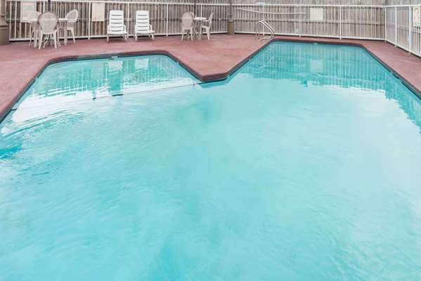 Pool - Days Inn Waco - I-35, Exit 338B