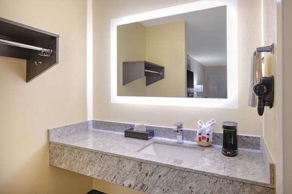  - Days Inn Waco - I-35, Exit 338B