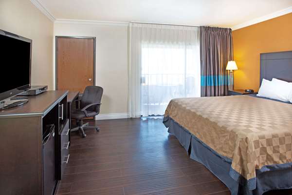  - Travelodge Sunset Beach